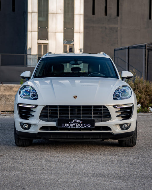 2015 Porsche Macan S ( Company Source /
Full Service History Available)